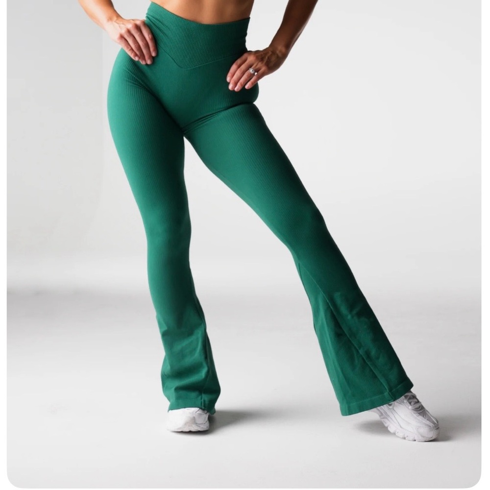 NVGTN Balsam Green Sports Bra and Leggings Set LG/XL - Picture 3 of 16